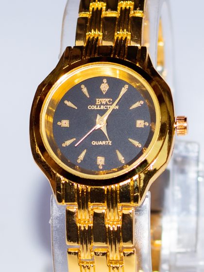 FIZ Elegant Stainless Steel Wrist Watch Water Resist Watch for Women in Gold Color, High Grade Glass used in Black Dial.