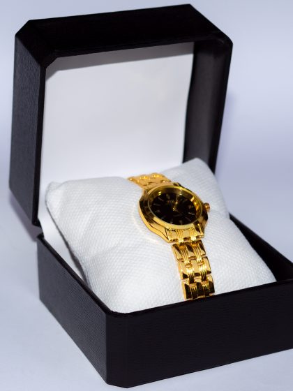 FIZ Elegant Stainless Steel Wrist Watch Water Resist Watch for Women in Gold Color, High Grade Glass used in Black Dial.