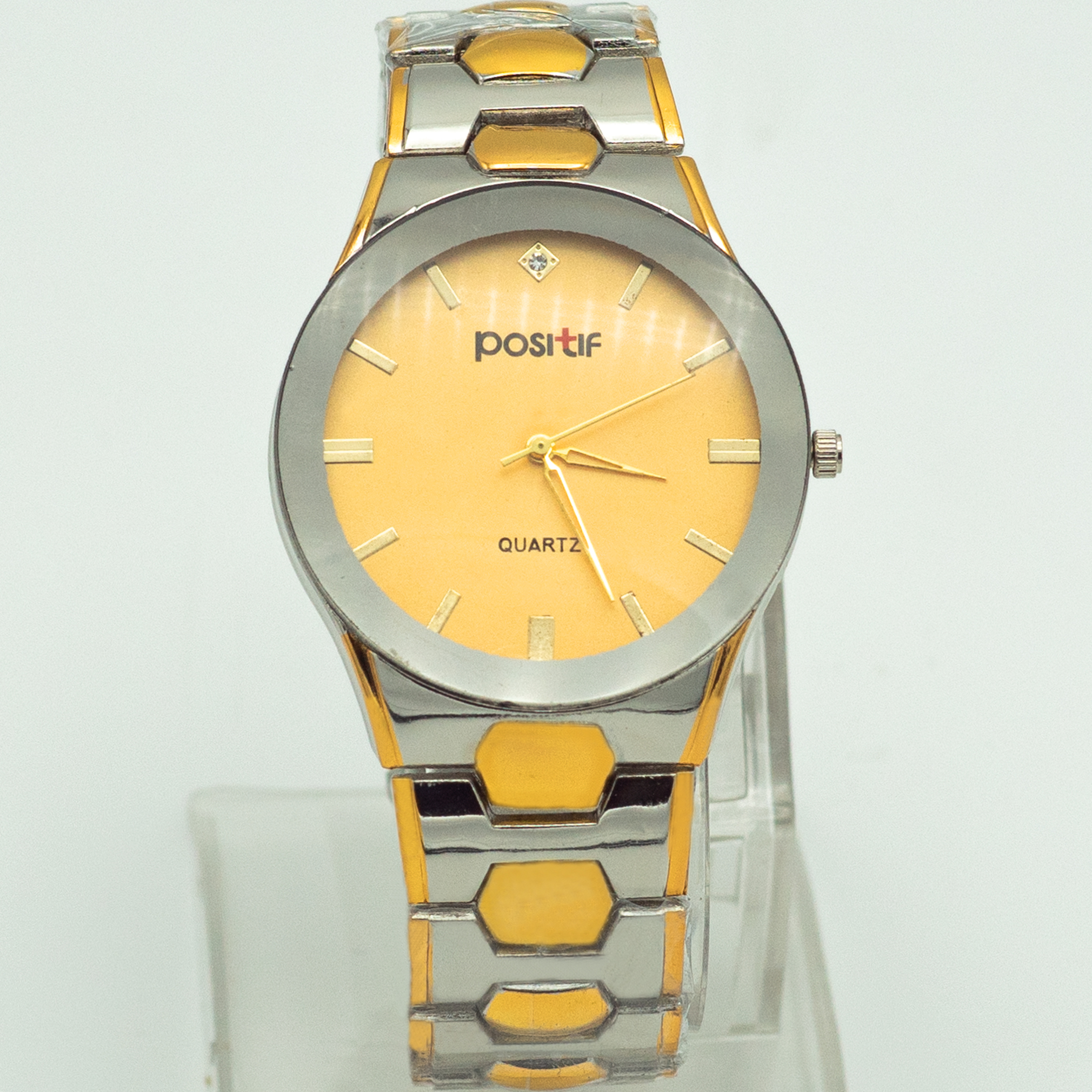 FIZ Stainless Steel Water Resistant Wrist Watch for Men in Sliver and Gold Color FIZ Stainless Steel Water Resistant Wrist Watch for Men in Sliver and Gold Color.